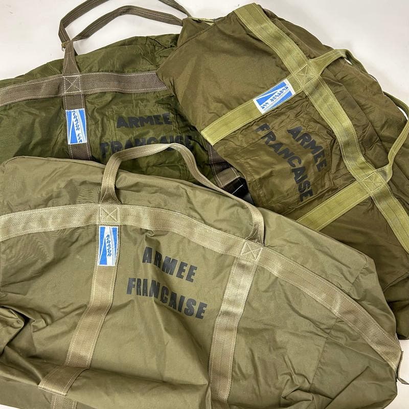 く*け様 【希少】フランス軍 AERAZUR パラシュートバッグ 65L 樹脂製