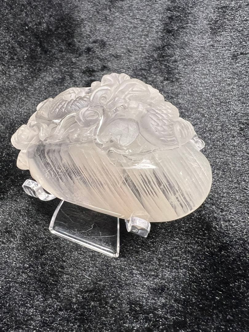 天然千層ガーデンの神龍彫り物 台座付き