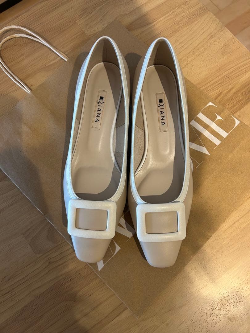 DIANA ベージュ×ホワイト スクエアトゥ パンプス 24.5cm