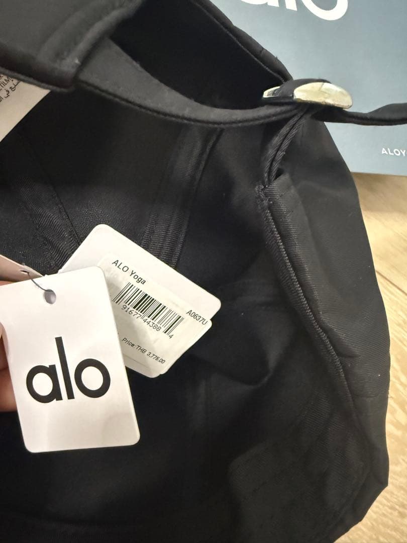 本物！ 新品未使用 タグ付き alo ショイニーサテンキャップ ブラック