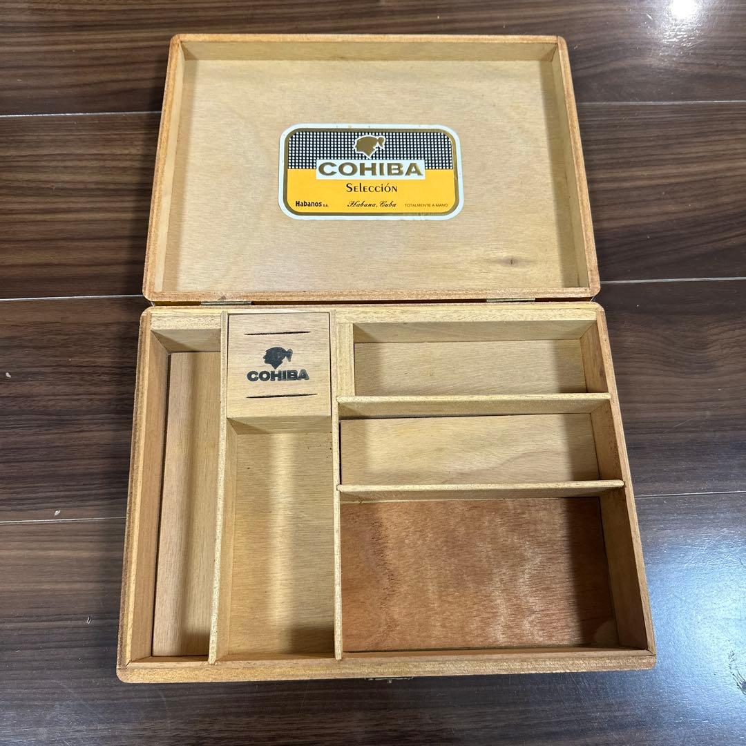 COHIBA 葉巻木箱（空箱)