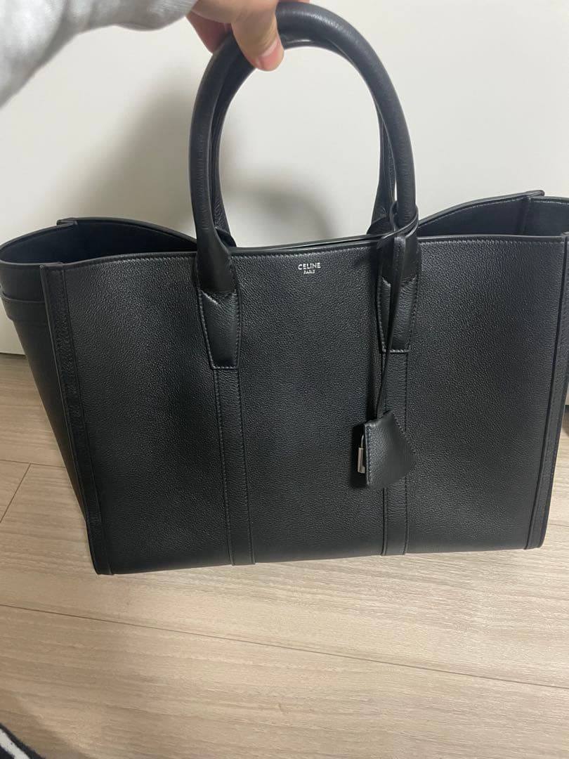d*p様 CELINE ブラック ミディアムカバ トートバック