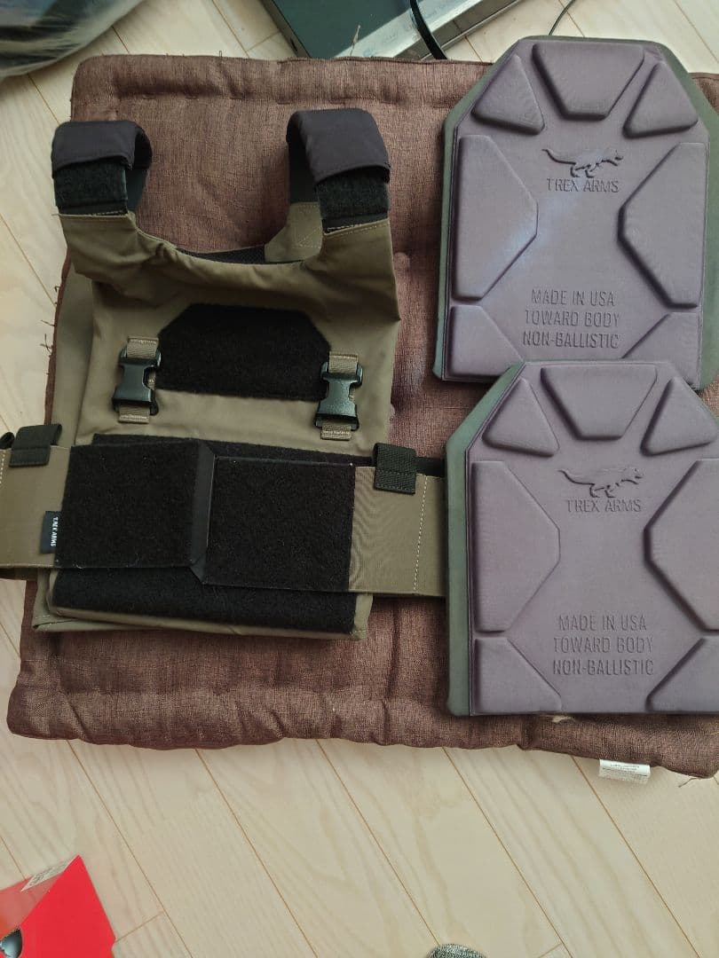 T.REX ARMS プレートキャリア レンジャーグリーン　LE装備　サバゲー