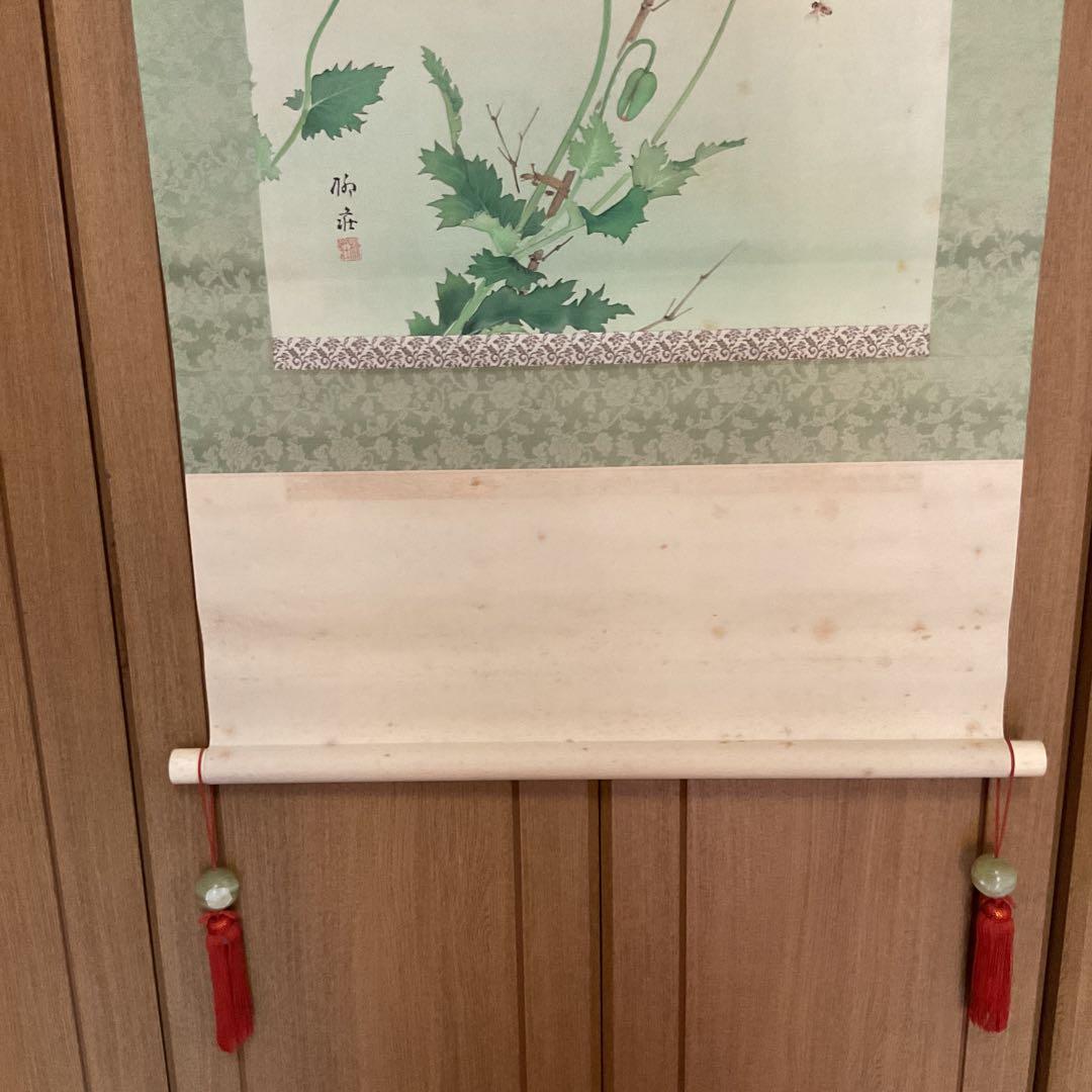 梅 荘 作 絹本 彩色 密画 《 芥子の花図 》 共箱 軸先鹿軸