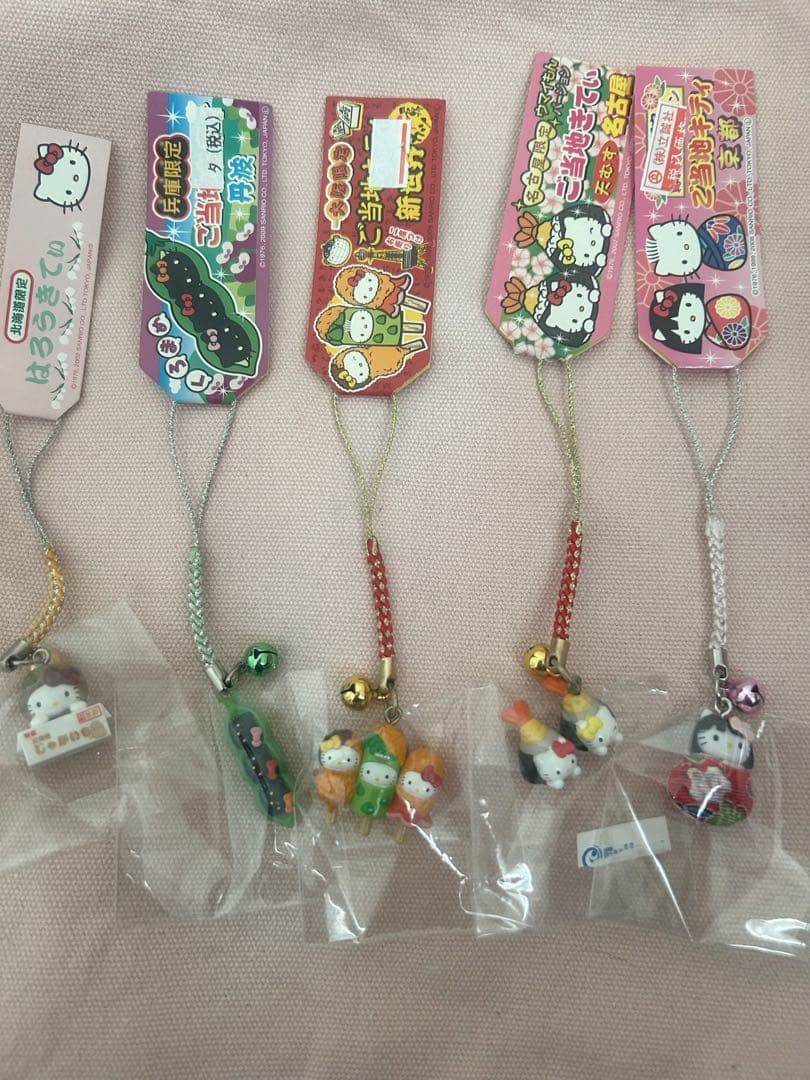ハローキティ ご当地ストラップ・根付 10点 ＋ご当地限定限定品7点まとめ売り