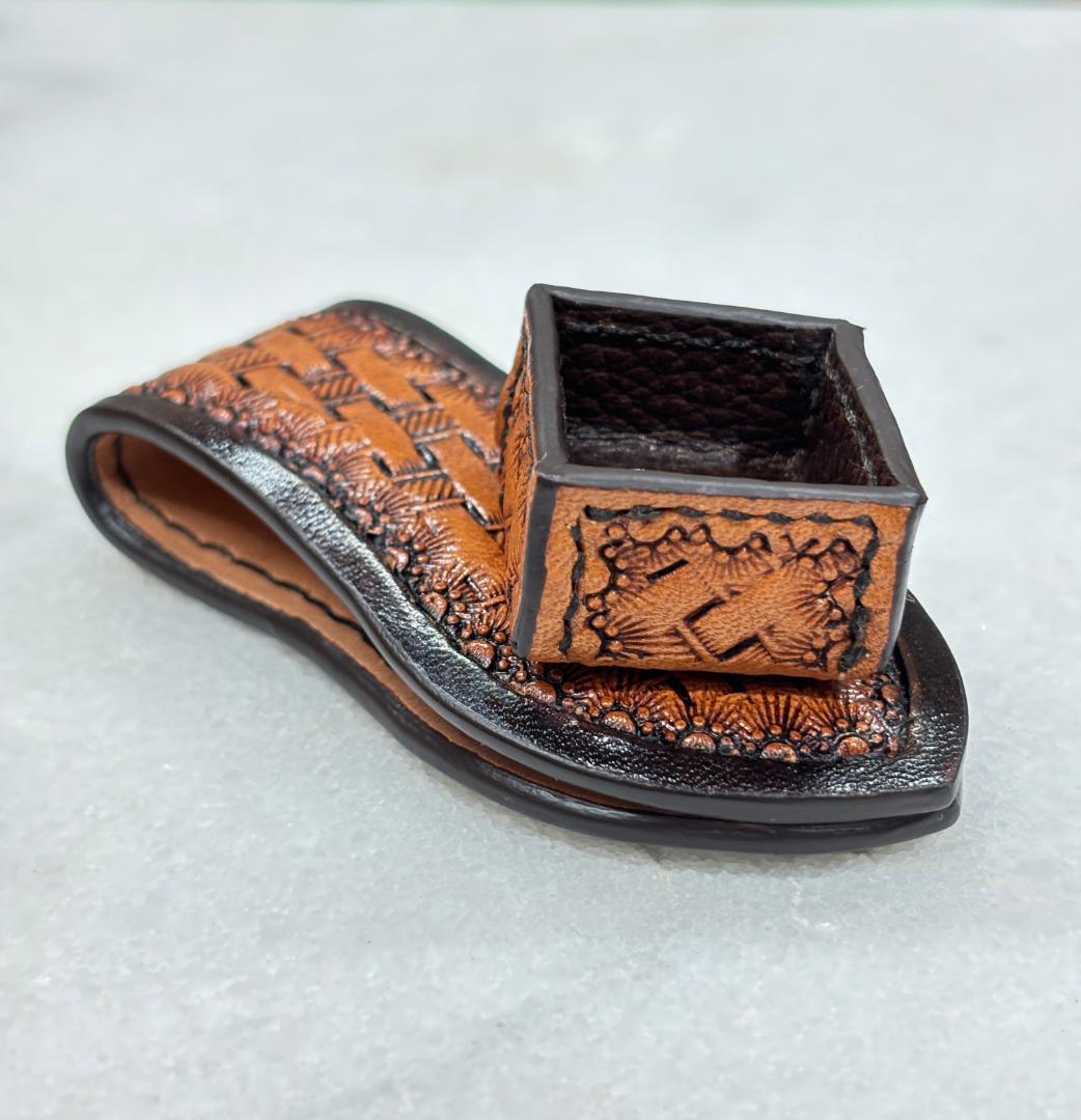 レザーカービング バスケット柄 ビリヤード用チョークケース＆ホルダー マグネット ビリヤード用チョークケース＆ホルダー（アンティーク調仕上げ