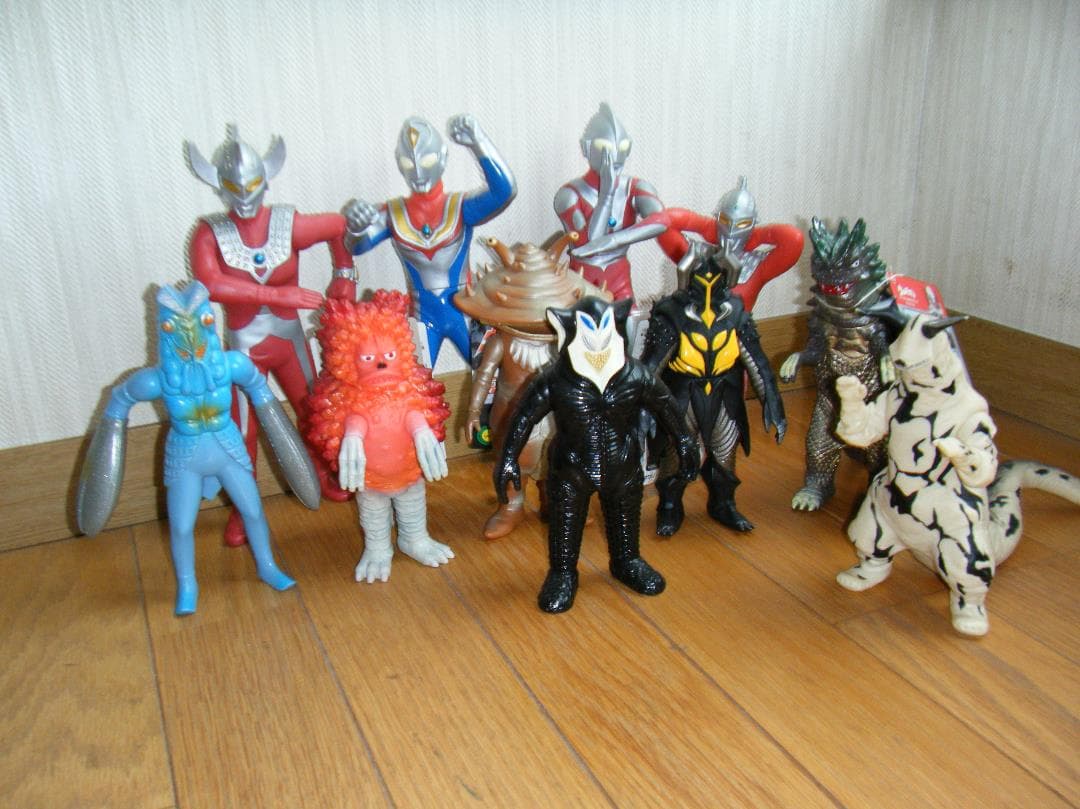 特価　希少　ウルトラマンと怪獣の１１個セット+おまけ付き