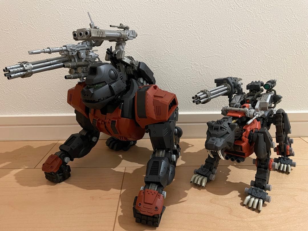 【土日限定値下げ】 HMMゾイド アイアンコングSS セイバータイガーSS HMMゾイド」シリーズの名作「セイバータイガー」が新規デカールを追加