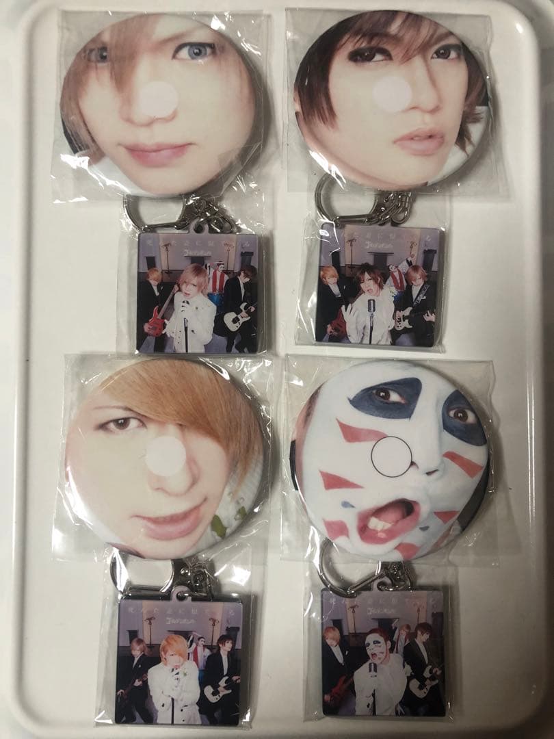 ゴールデンボンバー タワレコ 缶バッジ キーホルダー 衣装展 ガチャ 死ん妻