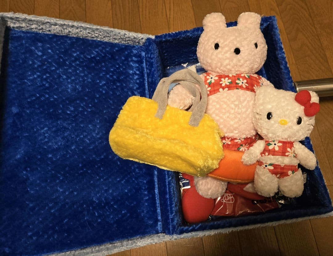 ナンバープレート付西武そごう合併記念　初代おかいものくま&ハローキティぬいぐるみ