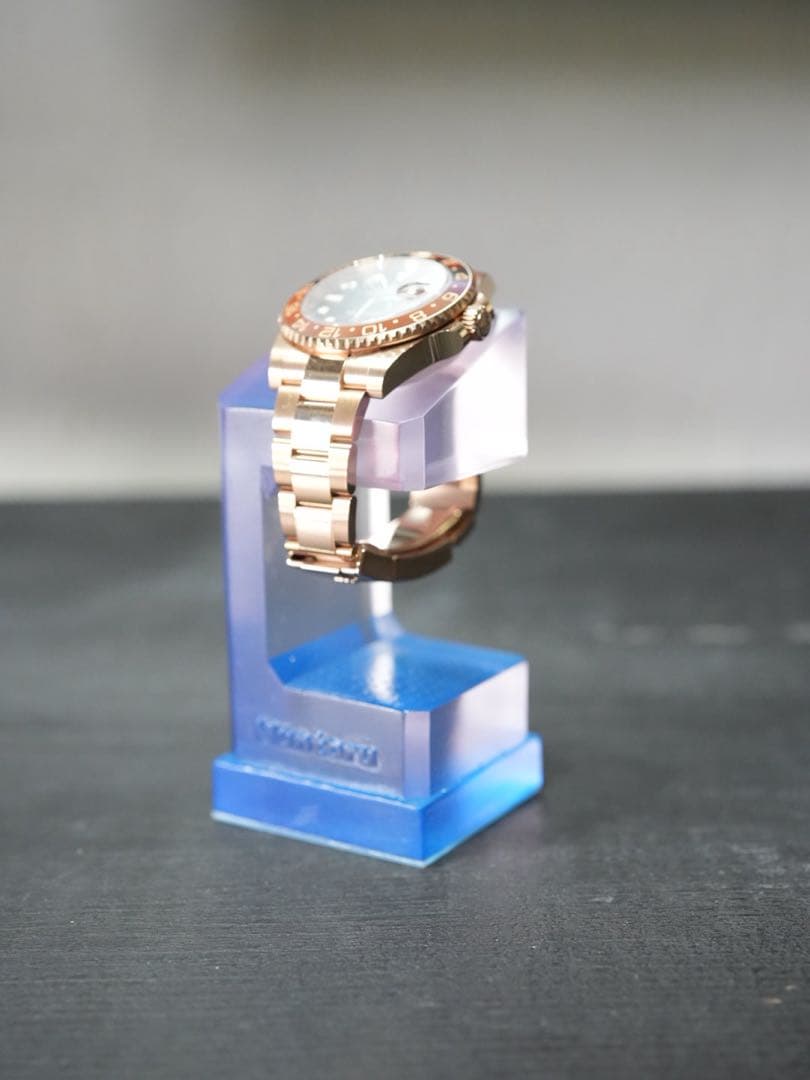 アイスクリアムントル 底面ブルー屈折 腕時計スタンド - メルカリ