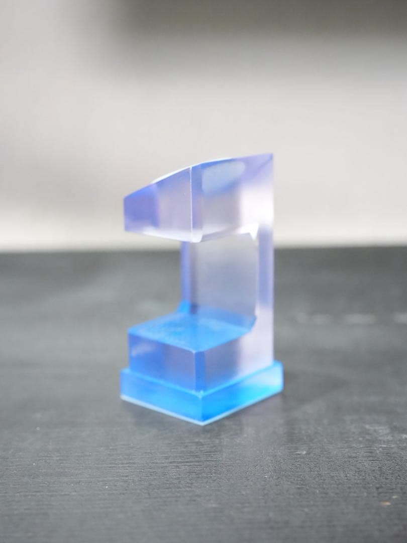 アイスクリアムントル 底面ブルー屈折 腕時計スタンド - メルカリ