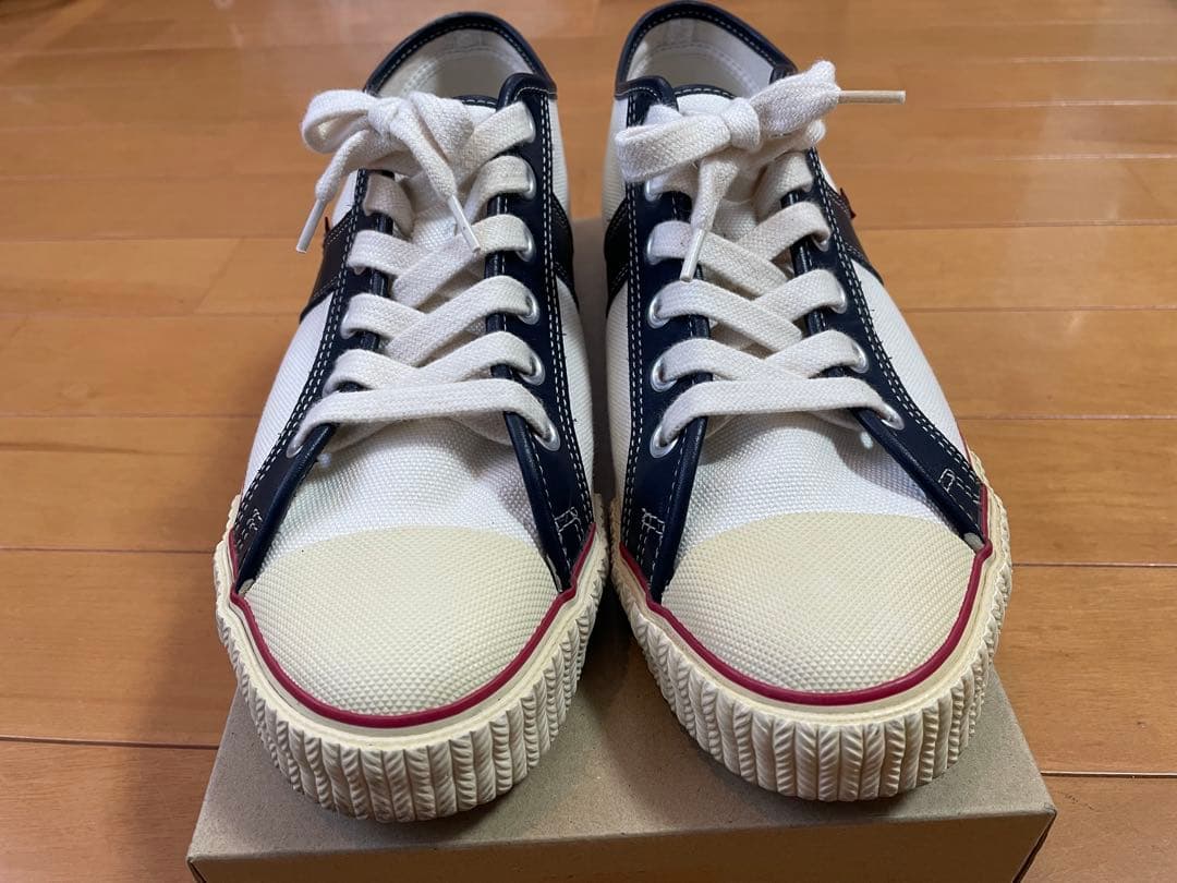 フラットヘッド　スニーカー