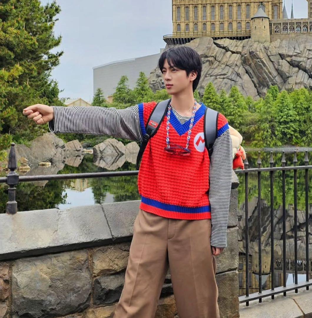 BTS JIN ジン 着用 ユニバ マリオ ベスト USJ Echo