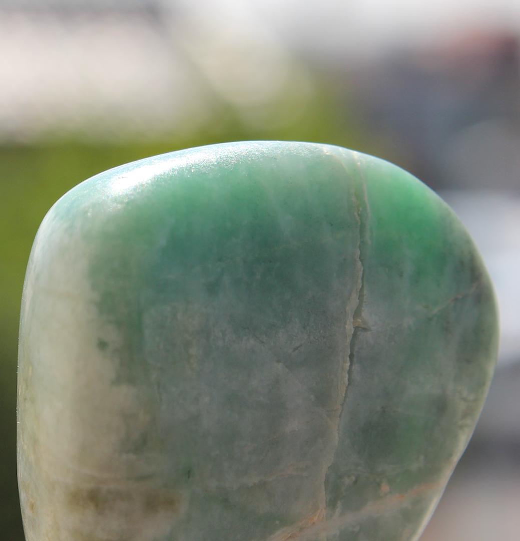 ［ガラス質の逸品］糸魚川翡翠 原石 タンブル 38.1g
