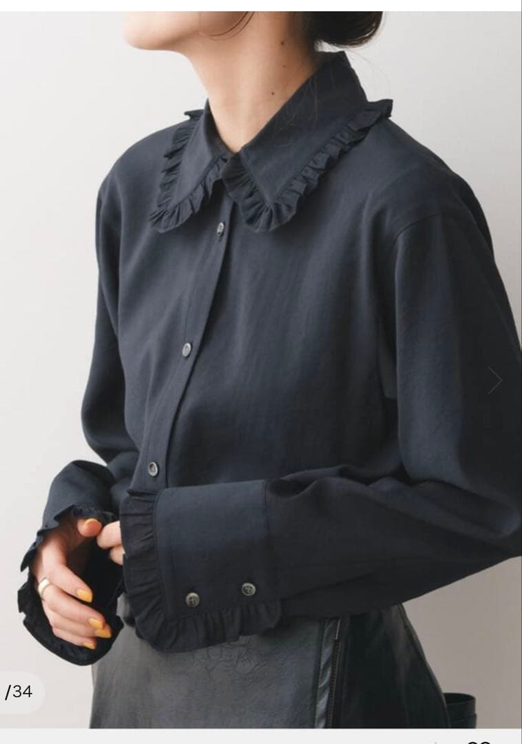 最終セール！完売　Spick and Span フリルカラーブラウス　黒ブラック