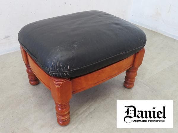 横浜ダニエル■A556■レオナ■オットマン/スツール■本革■樺桜無垢材■28万円