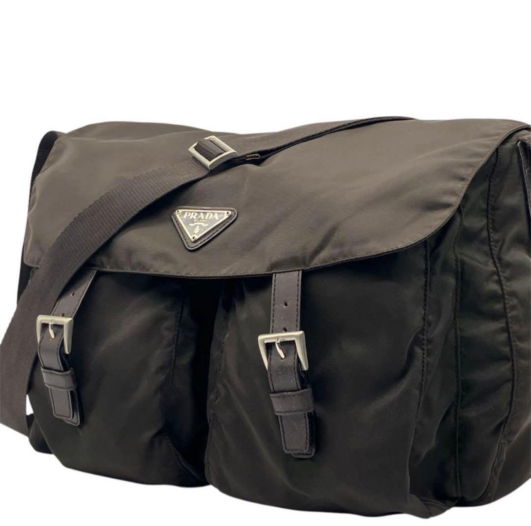 プラダ　ナイロン　三角プレート　メッセンジャーバッグ