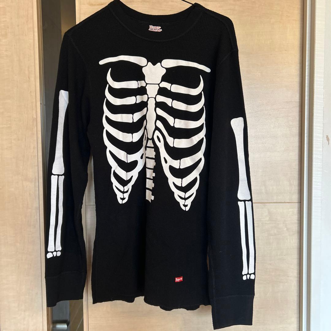 supreme hanes Bones 骨 ロンT - メルカリ