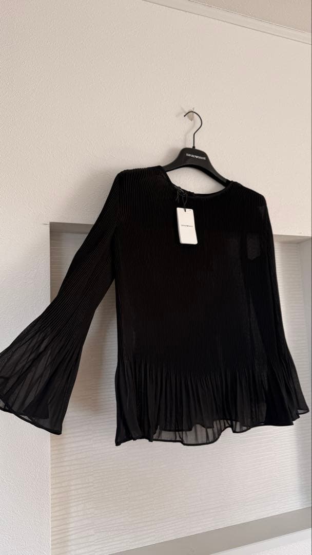 EMPORIO ARMANI ブラック プリーツ フレアスリーブ シャツ　新品