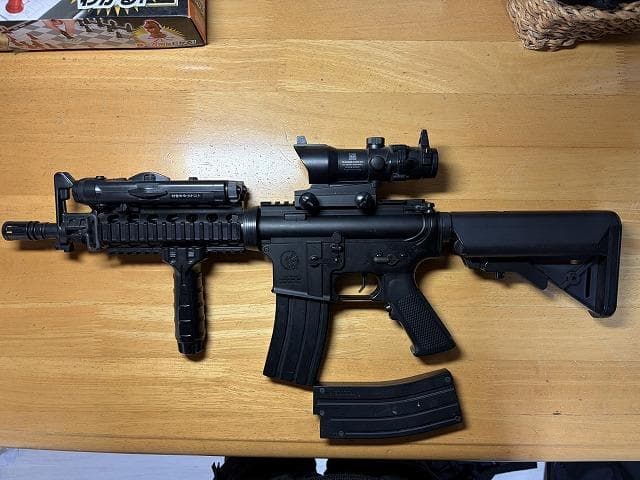 あ*き様 ジャンク扱い・10禁エアガンセット+ホルスター+ライフルケース