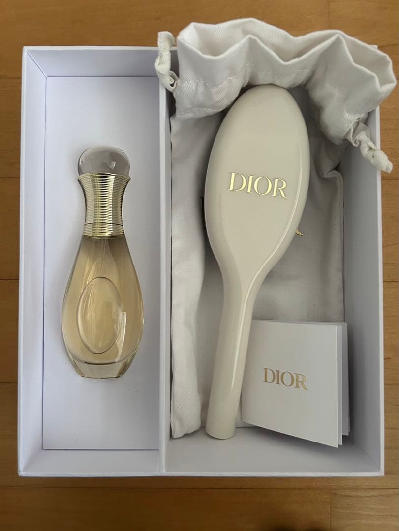 Dior バースデーギフト　ノベルティ　ヘアブラシ セット