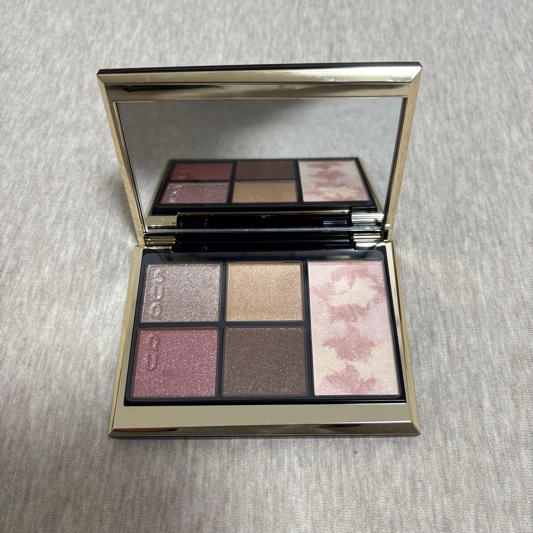 SUQQUアイ&フェイス　コンパクト　102暖灯　2024ホリデー SUQQU・クリスマスコフレ2024】 11／1発売・使いやすさ抜群のアイ