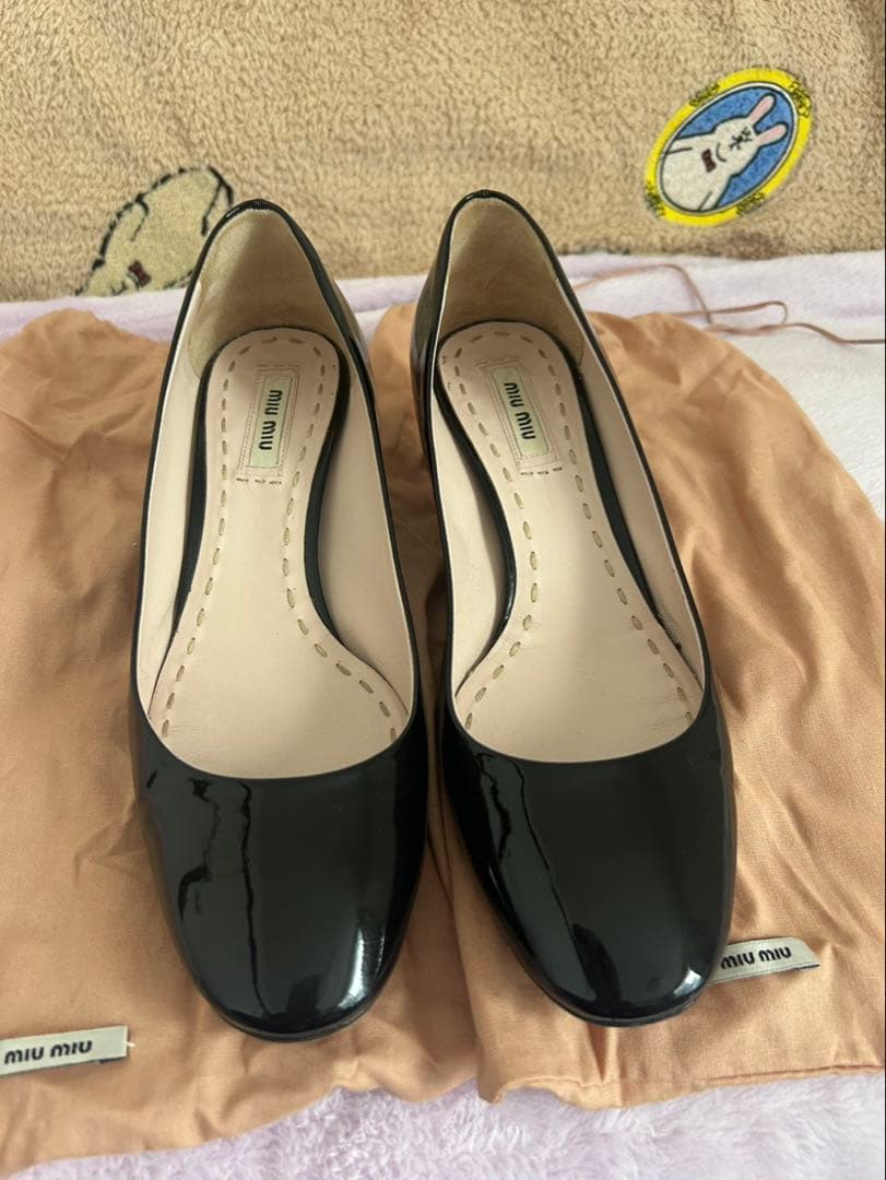 miu miu エナメルビジューパンプス 極美品 - メルカリ