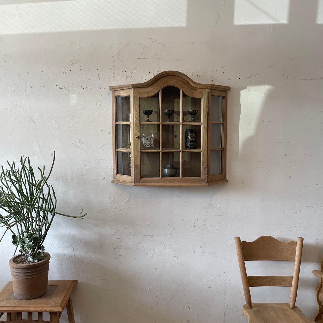 ビンテージ ウォールガラスキャビネット 剥離