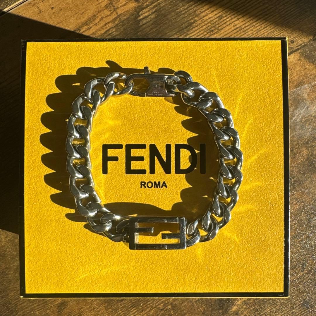 FENDI BAGUETTE BRACELET / L ボックス付き