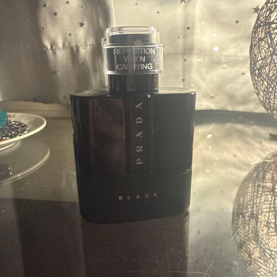 香水(男性用) PRADABLACK プラダ ルナロッサ ブラック オーデパルファム｜プラダ ビューティ公式