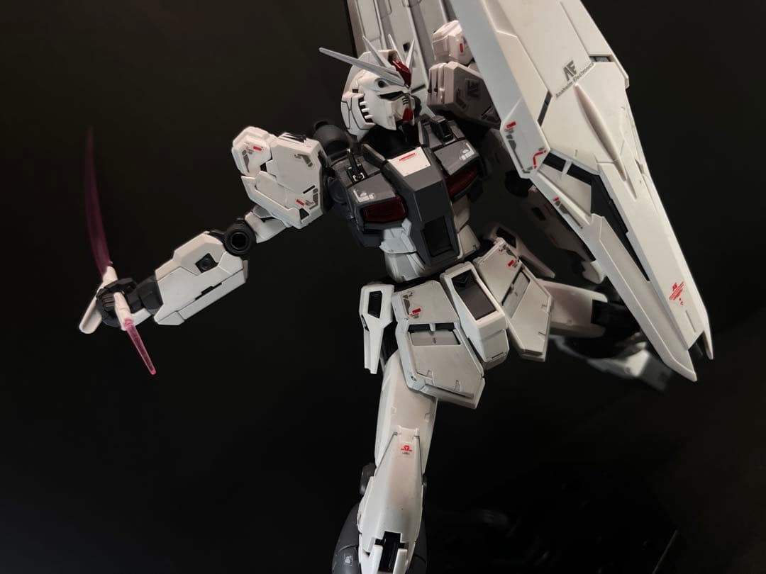 ガンプラ全塗装完成品 RG νガンダム ファーストロットカラー - メルカリ