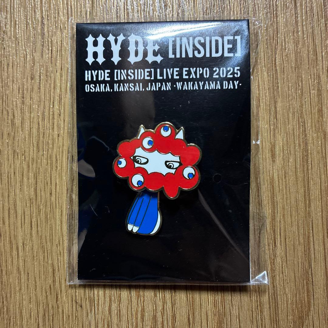 HYDE ミャクミャク なりきりゆらゆらピンバッジ Edyh Ver. - メルカリ