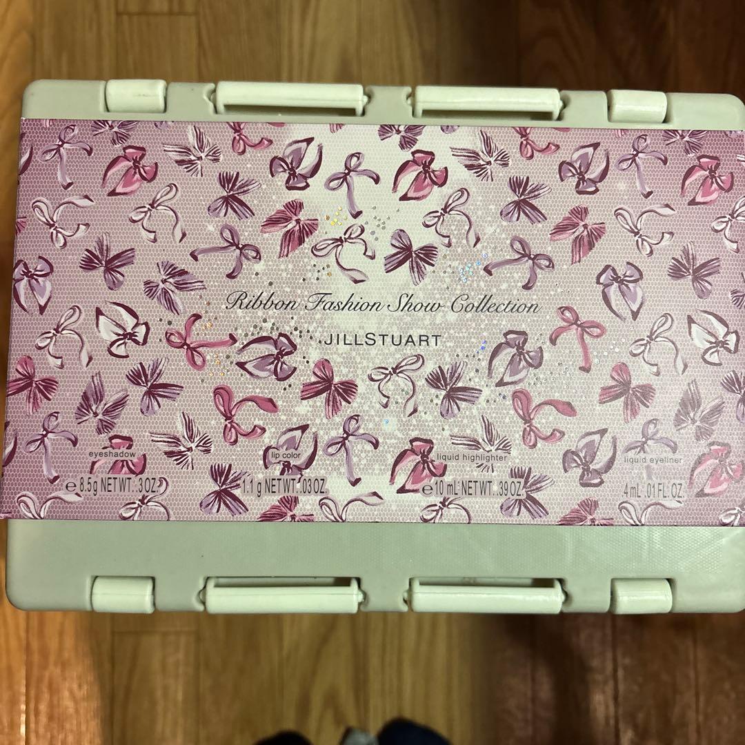 ジルスチュアート　2025 クリスマスコフレ　リボンファッションショー