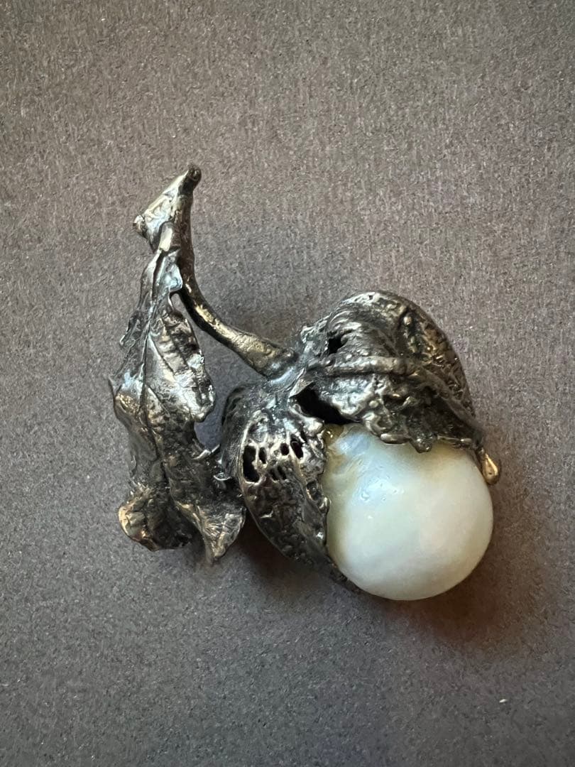 大珠本真珠ホウズキモチーフ、ブローチ兼ペンダントトップ 彫金作家1点物