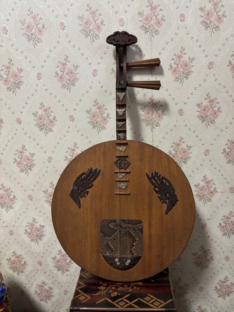 木製琵琶　ビワ　彫刻装飾付き　送料無料