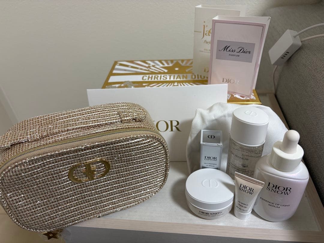 Dior スノー エッセンス ホリデー