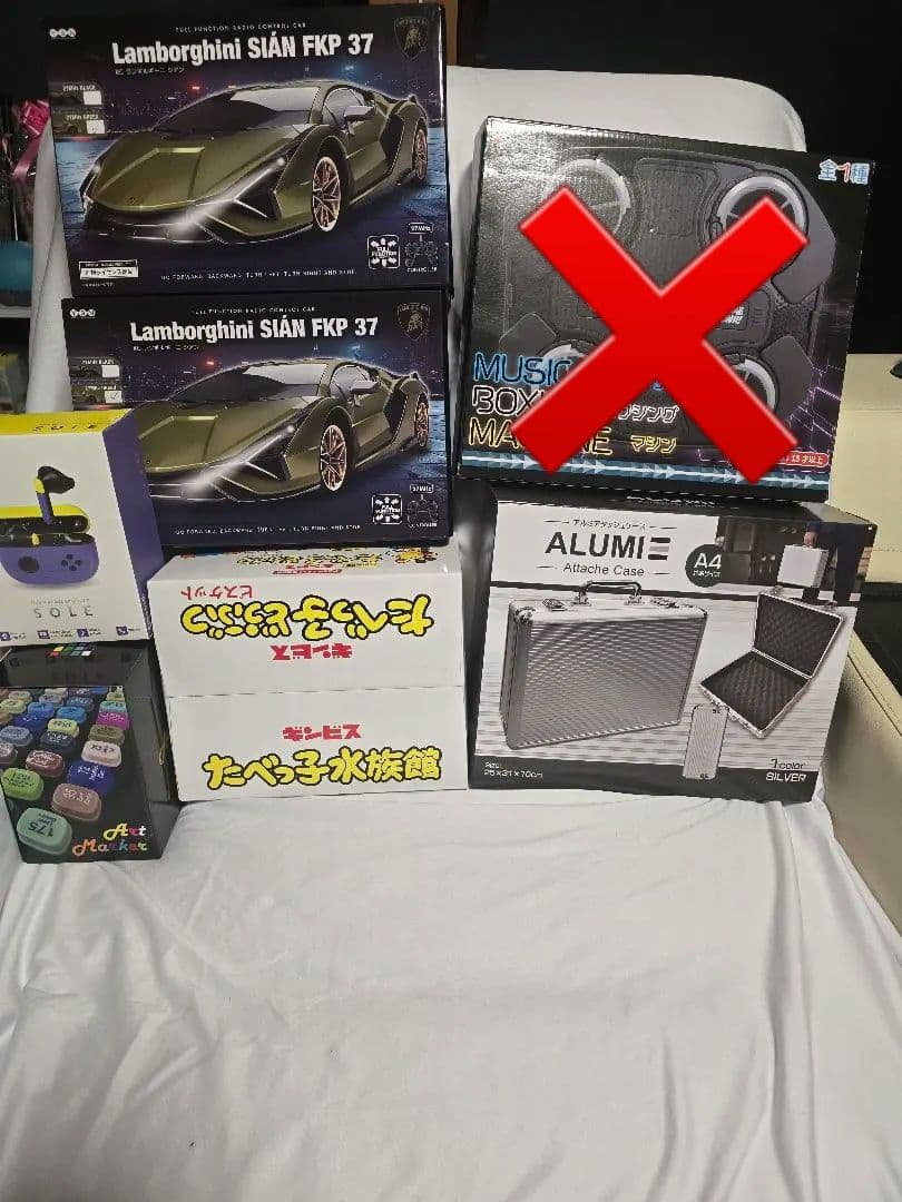 ラジコン　ボクシングマシン　ワイヤレスイヤホン　アタッシュケース　など