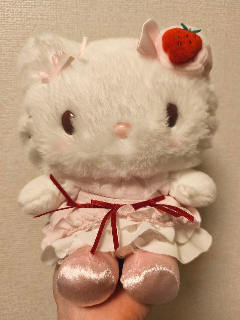 サンリオ いちごホイップケーキ ハローキティ ぬいぐるみのみ - メルカリ