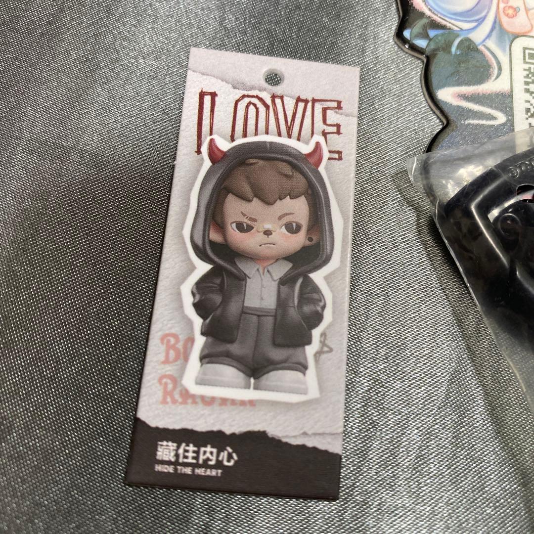 tnt Hide the Heart キーホルダー rayanフィギュア - メルカリ
