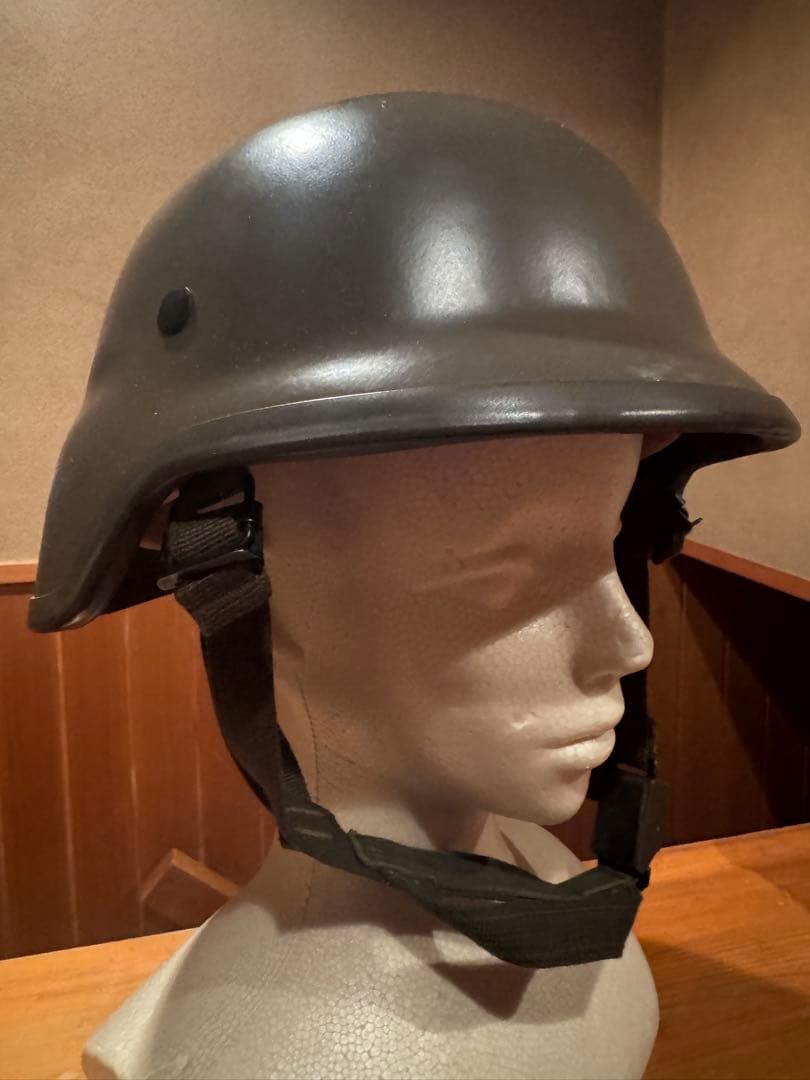 M826 ヘルメット　ベルギー軍放出品　ドイツ連邦軍　軍　オランダ軍