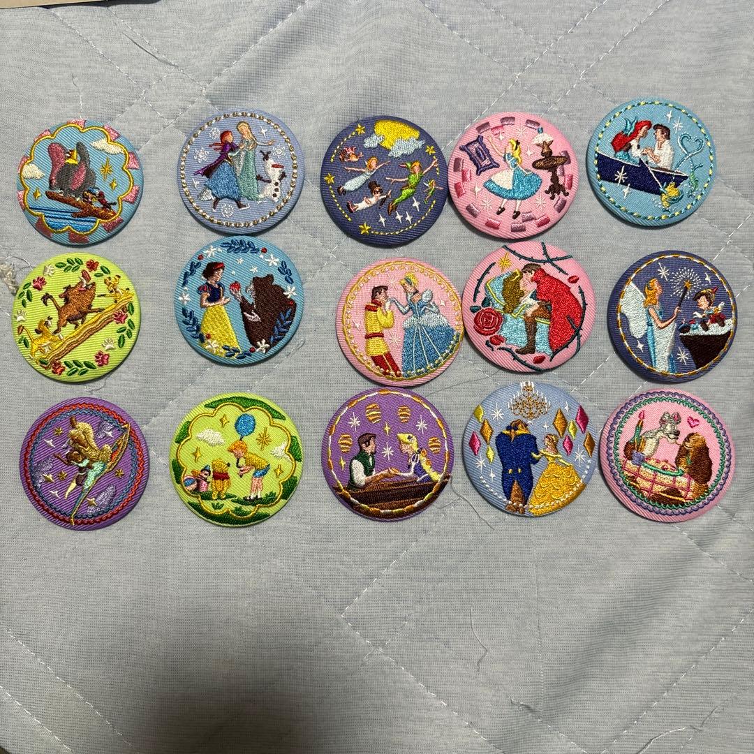 15種コンプ ディズニーコレクション 刺繍缶バッジ ビスケット