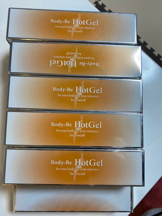 ボディ美ホットジェル新品未使用品です。単品価格は2500円です。