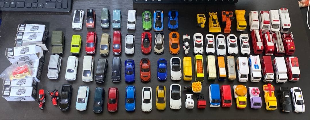 トミカまとめ販売　83台