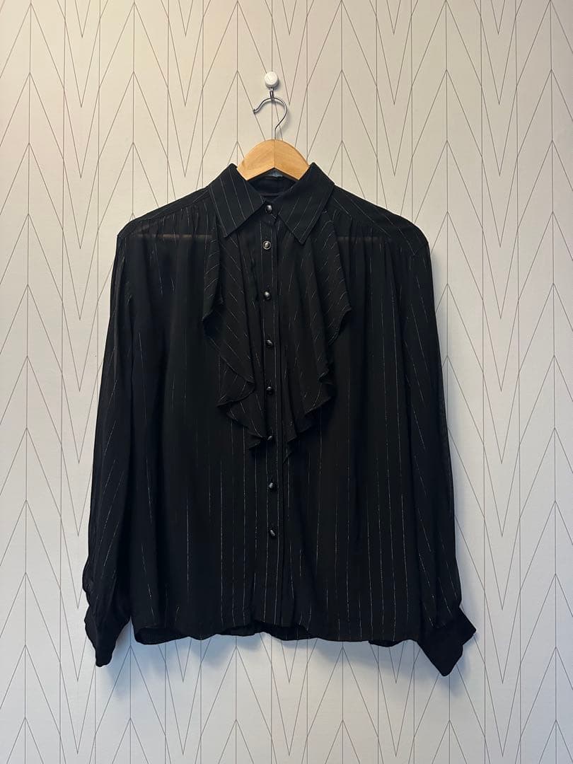 タエアシダフリル付きブラック長袖ブラウス