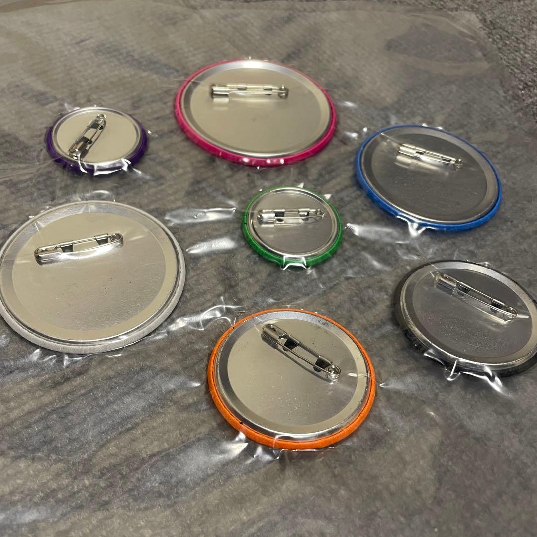 新品 コムデギャルソン 缶バッジ corner 真空パック garcons - メルカリ