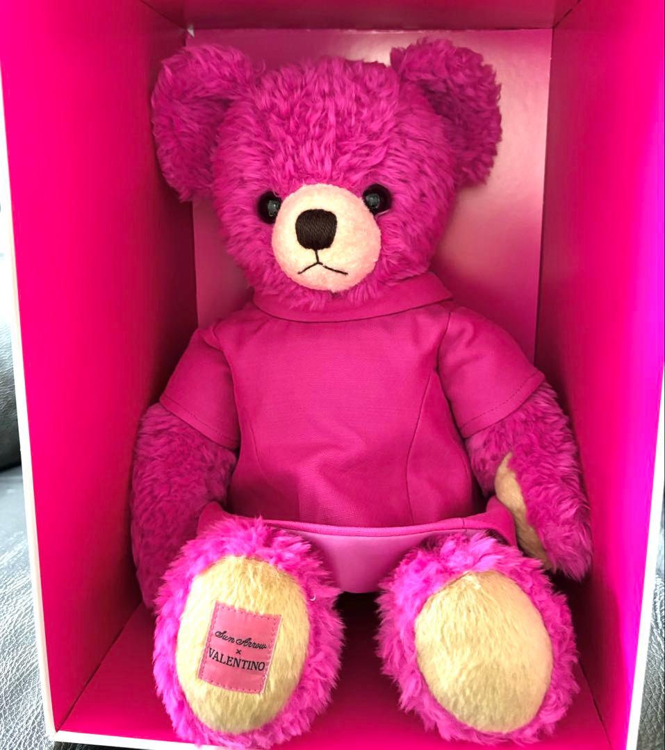 valentino × サンアロー ヴァレンティノ スタディベア ぬいぐるみ ヴァレンティノ ガラヴァーニ 'ロックスタッズ ペット' ポップアップ