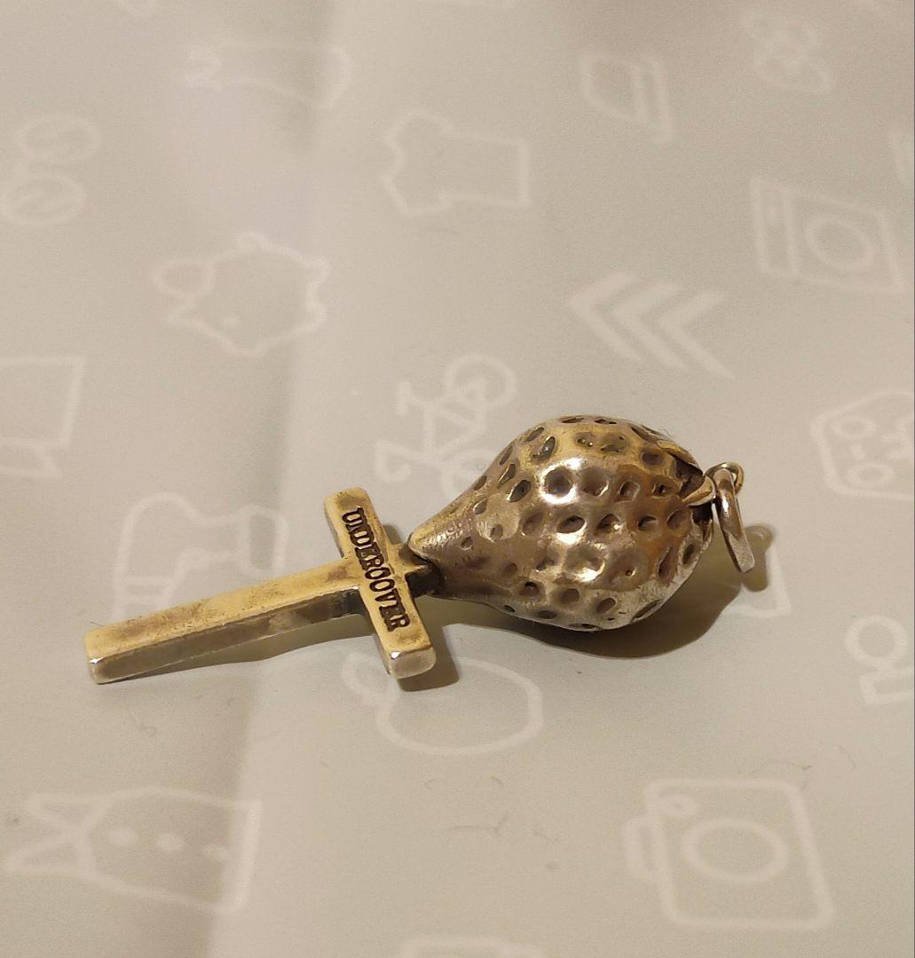 UNDERCOVER シルバーネックレス　イチゴ　クロス　十字架