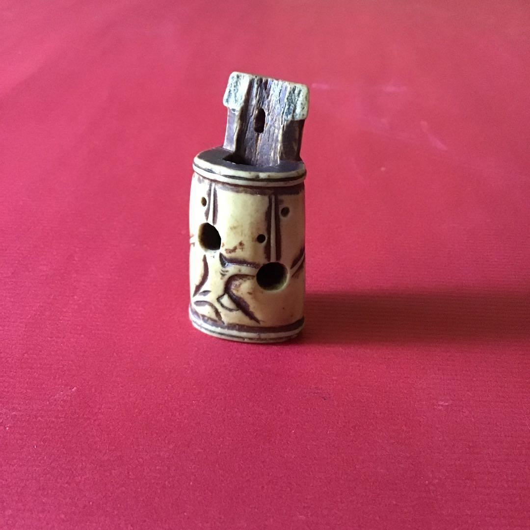 根付「架花器」　材質日本ホンシュウ鹿角　幕末期　N14