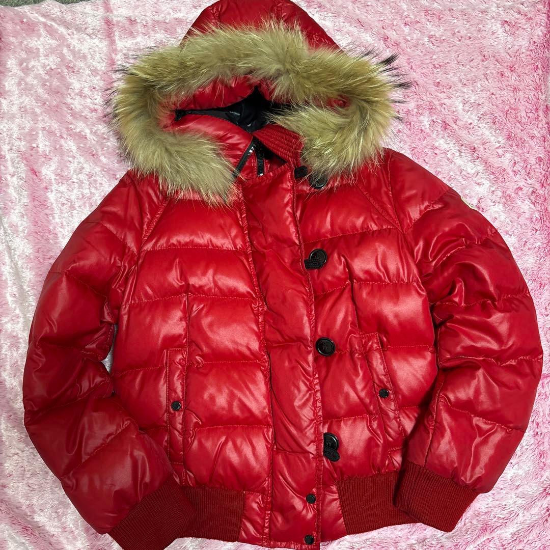 MONCLER 赤 ダウンジャケット フード付き